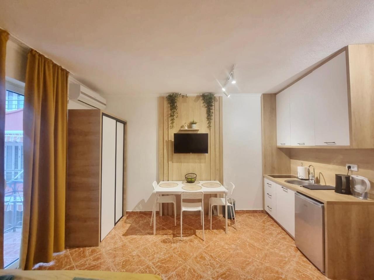 Studio Apartman Na Plazi Rafailovici Exterior foto